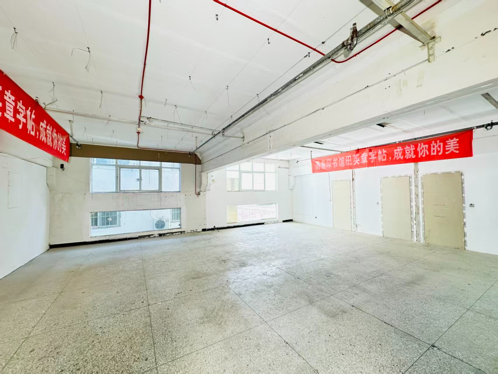沐春路重点吸引人工智能应用、数字经济、电商直播、智能制造服务、软件开发、科技创新企业及创业团队入驻